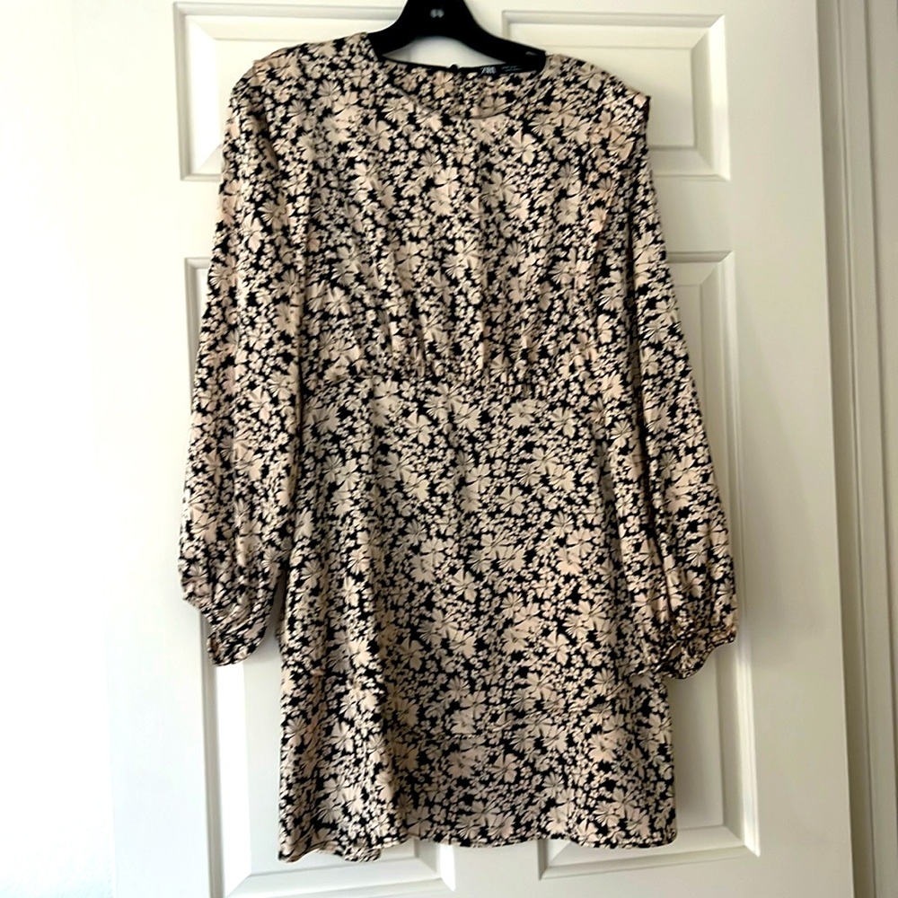 Zara Black and Tan Dress Size Medium tiered bottom